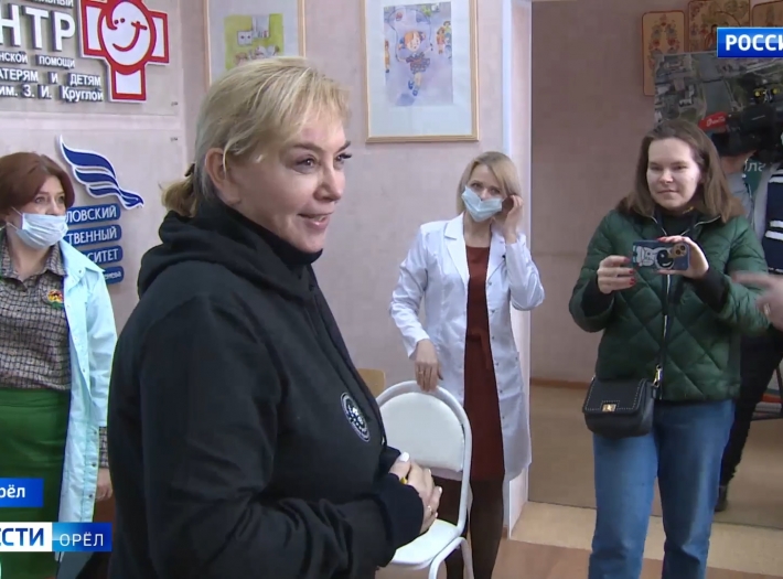 В Орле участников проекта «УчимЗнаем» навестила телеведущая Арина Шарапова